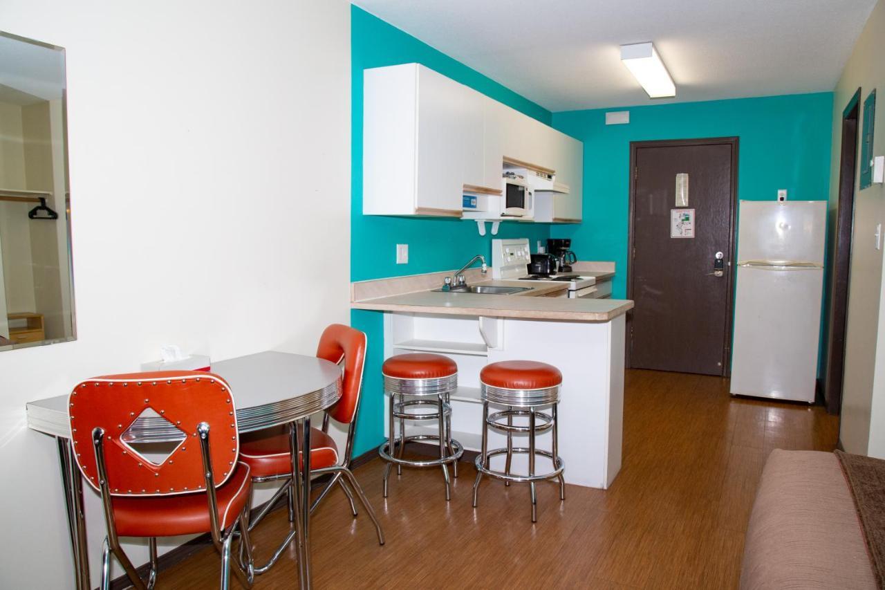 Bowmont Motel 彭蒂克顿 外观 照片