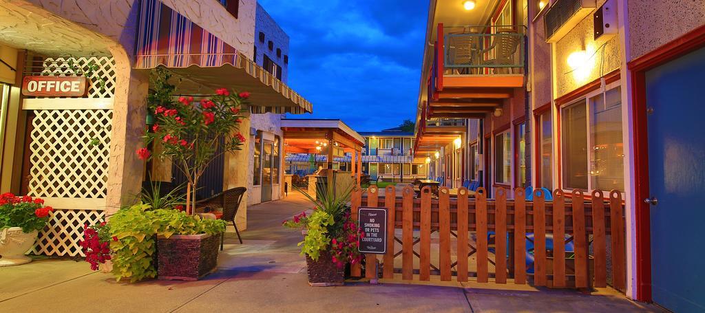 Bowmont Motel 彭蒂克顿 外观 照片